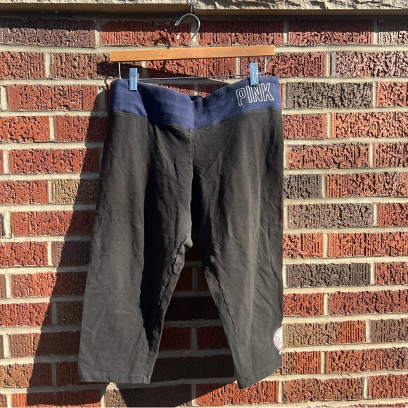 Victoria’s Secret PINK Black and Navy Blue New York Yankees MLB Capri Leggings - Picture 1 of 5